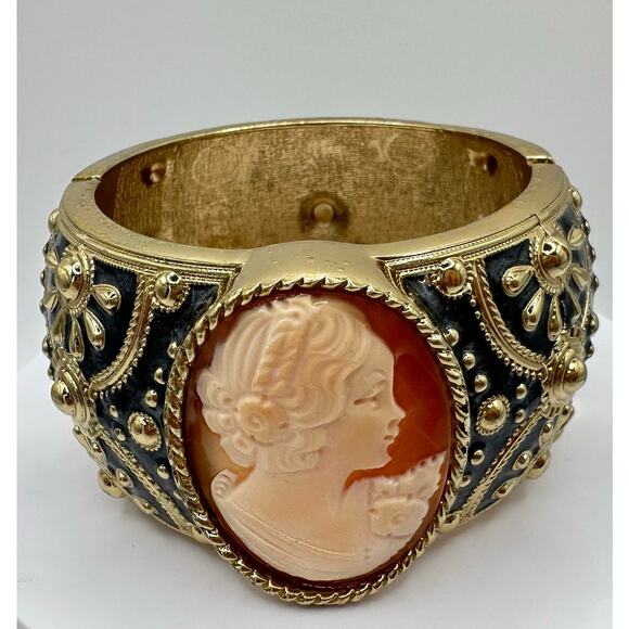 Amedeo 14k gold plated black enamel genuine carved shell cameo bangle bracelet - Picture 1 of 9